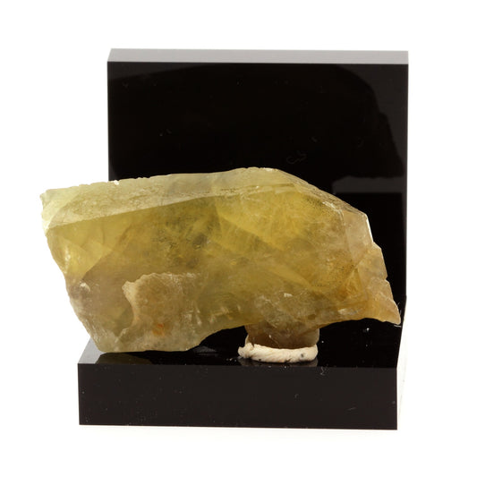 Baryte. 227.4 carats. Saint-Georges-les-Bains, Ardèche, France