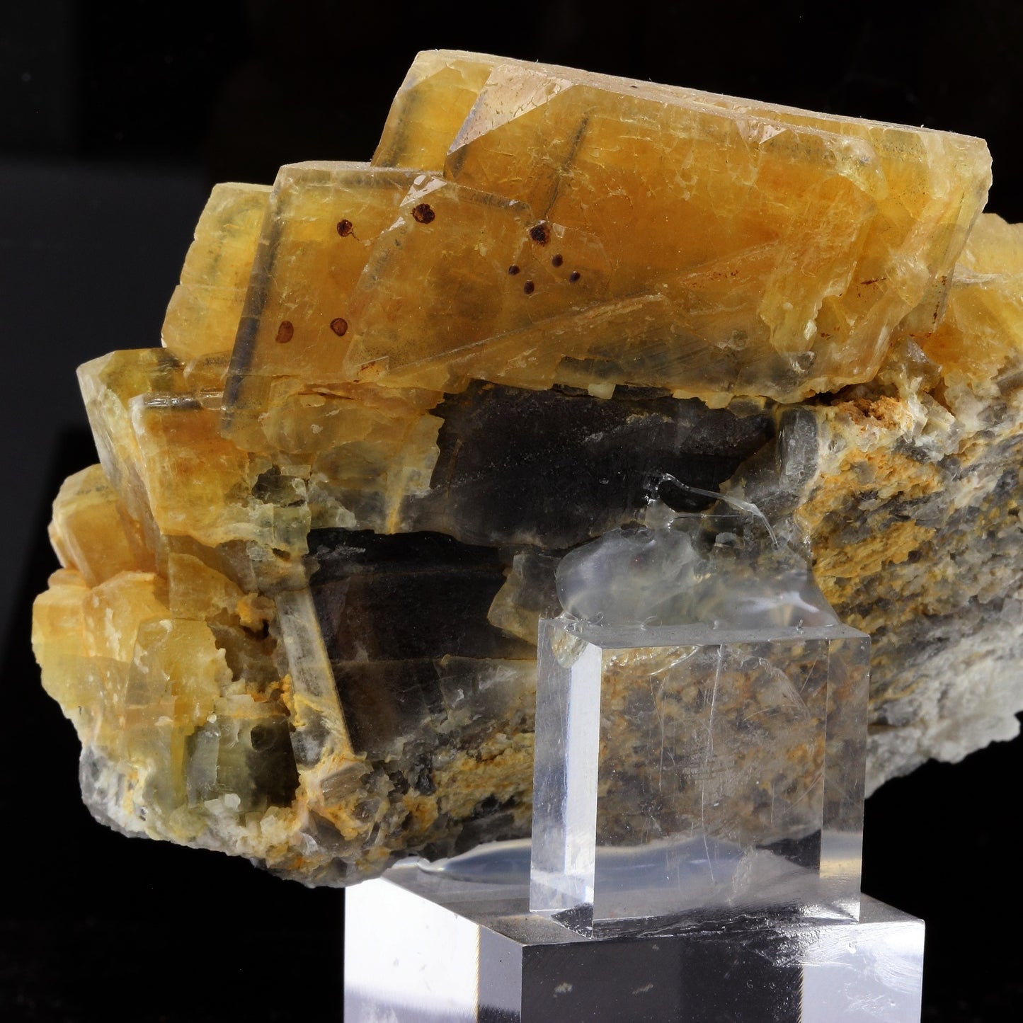 Baryte. 1400.2 carats. Saint-Georges-les-Bains, Ardèche, France