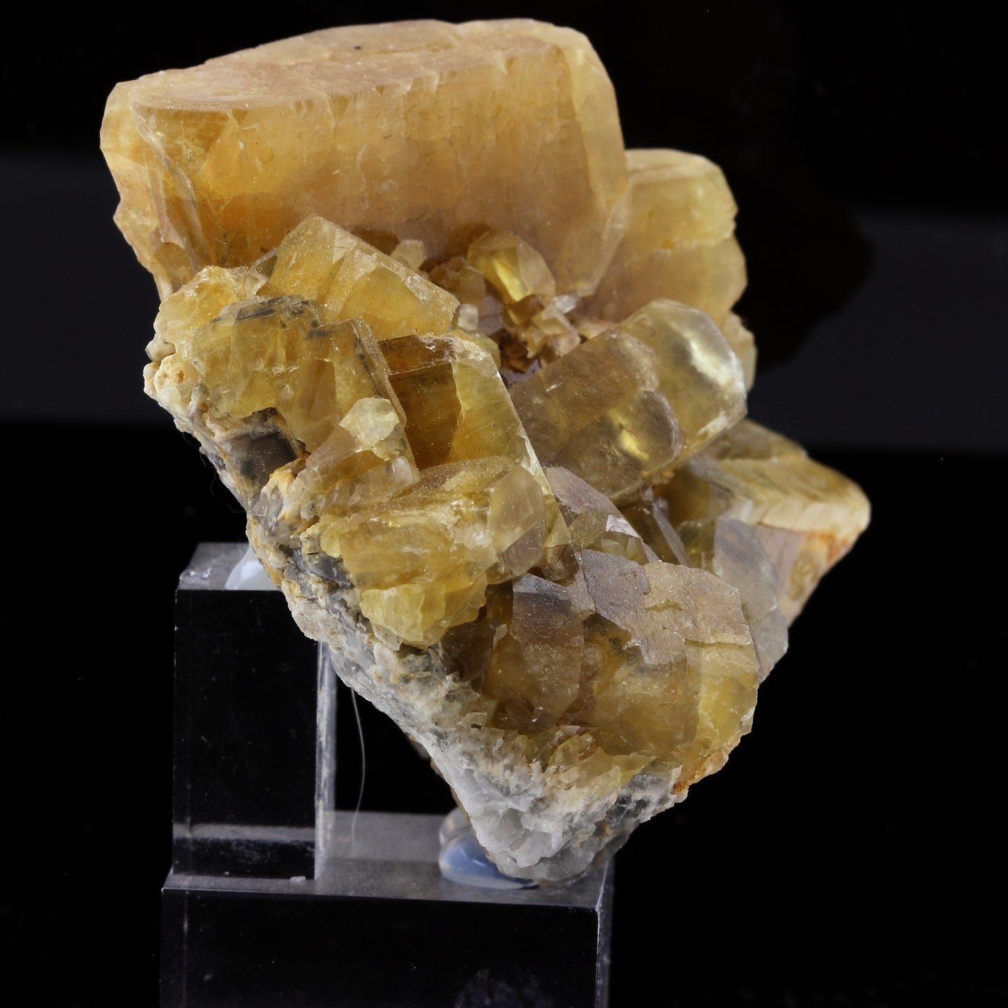 Baryte. 1400.2 carats. Saint-Georges-les-Bains, Ardèche, France