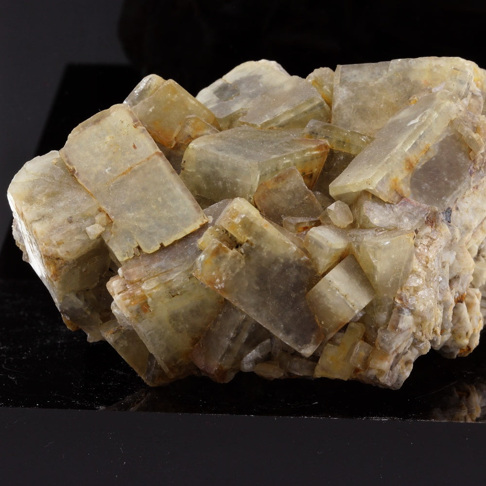 Baryte. 2870.1 carats. Saint-Georges-les-Bains, Ardèche, France