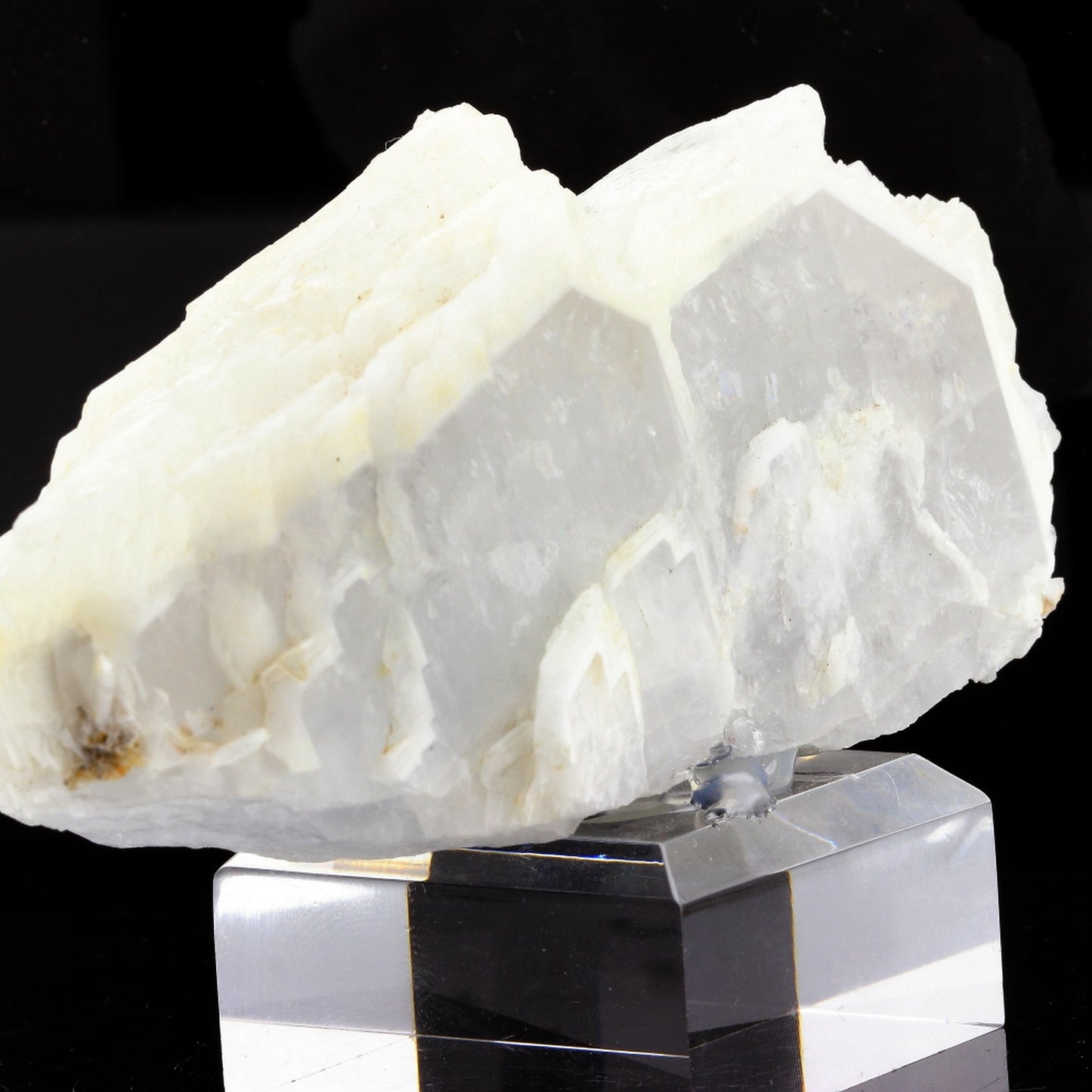 Baryte. 1771.6 carats. Baryte occurrence, La Mure, Isère, France