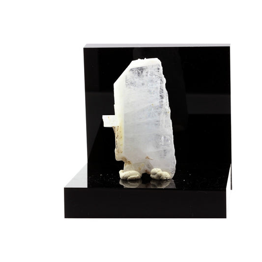 Baryte. 539.7 carats. Baryte occurrence, La Mure, Isère, France