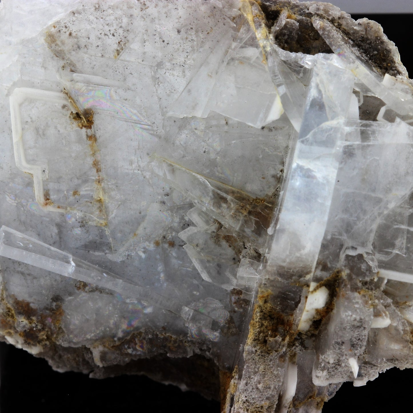 Baryte. 484.1 carats. Baryte occurrence, La Mure, Isère, France