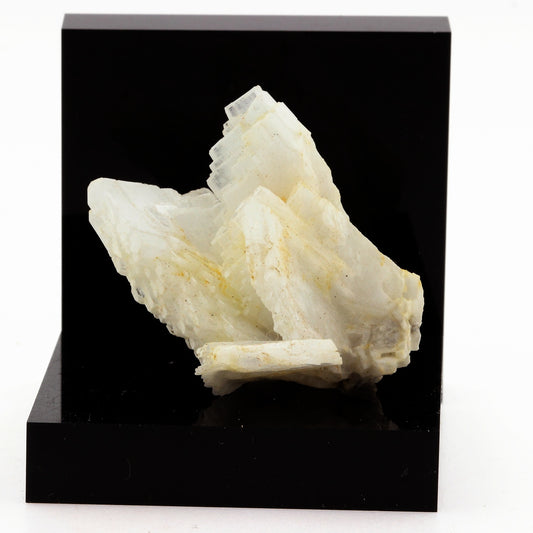 Baryte. 266.8 carats. Baryte occurrence, La Mure, Isère, France