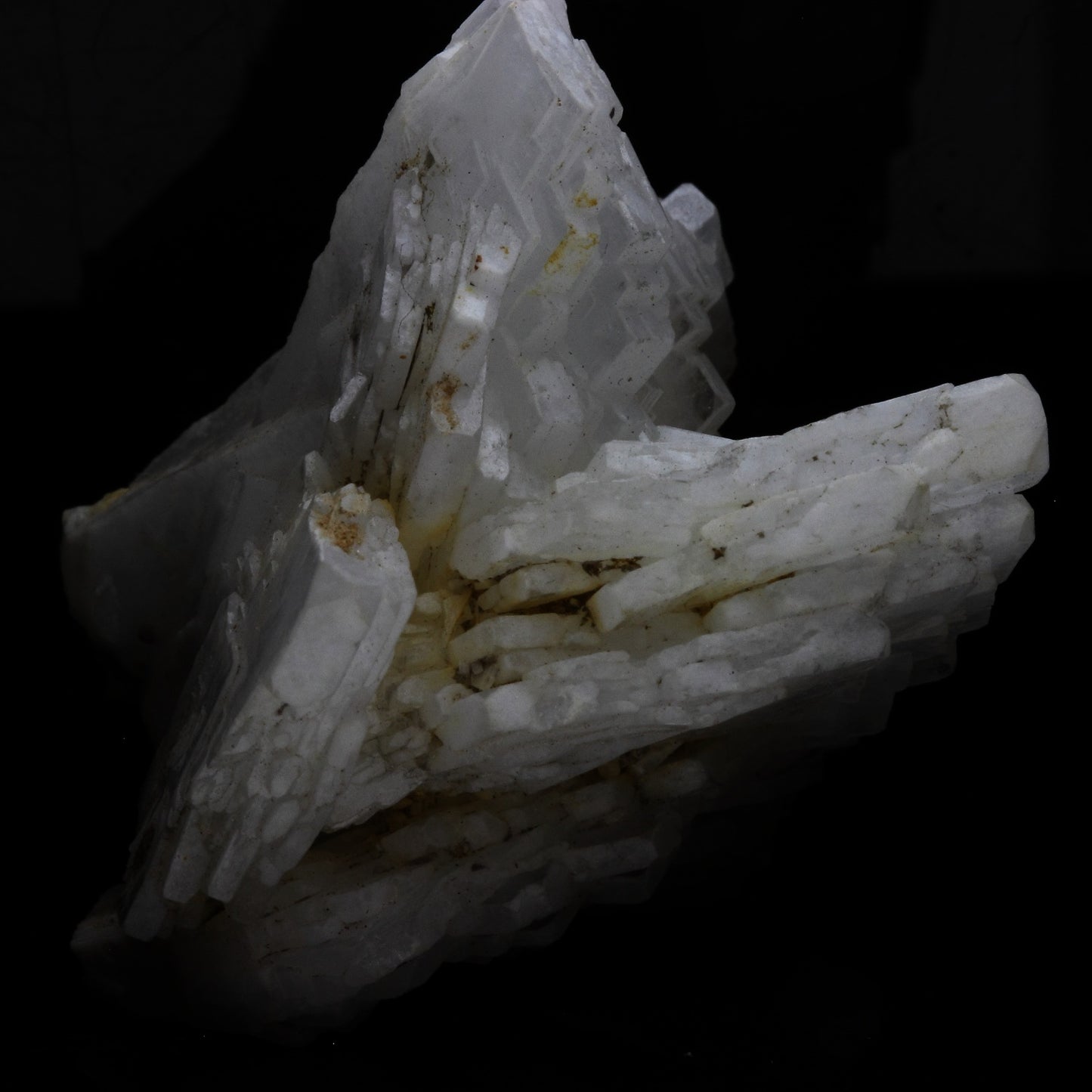 Baryte. 266.8 carats. Baryte occurrence, La Mure, Isère, France
