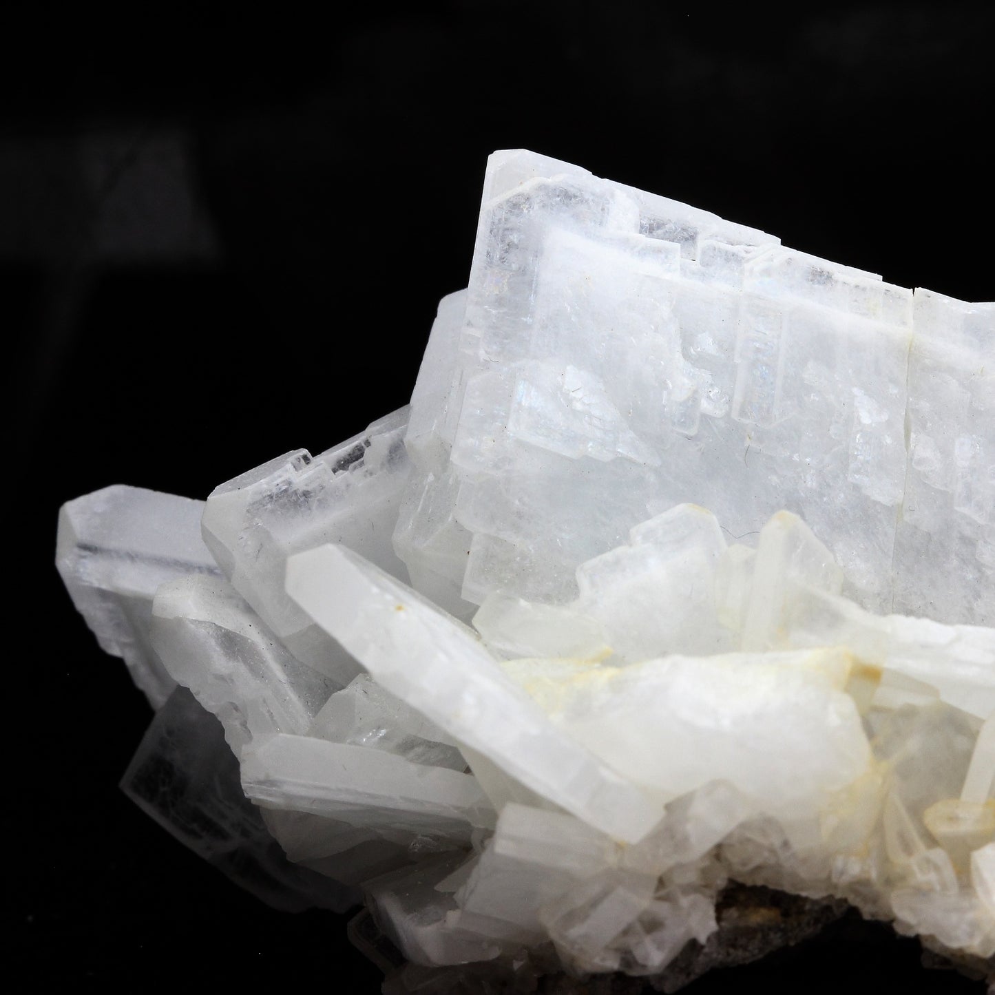 Baryte. 427.0 carats. Baryte occurrence, La Mure, Isère, Auvergne-Rhône-Alpes, France