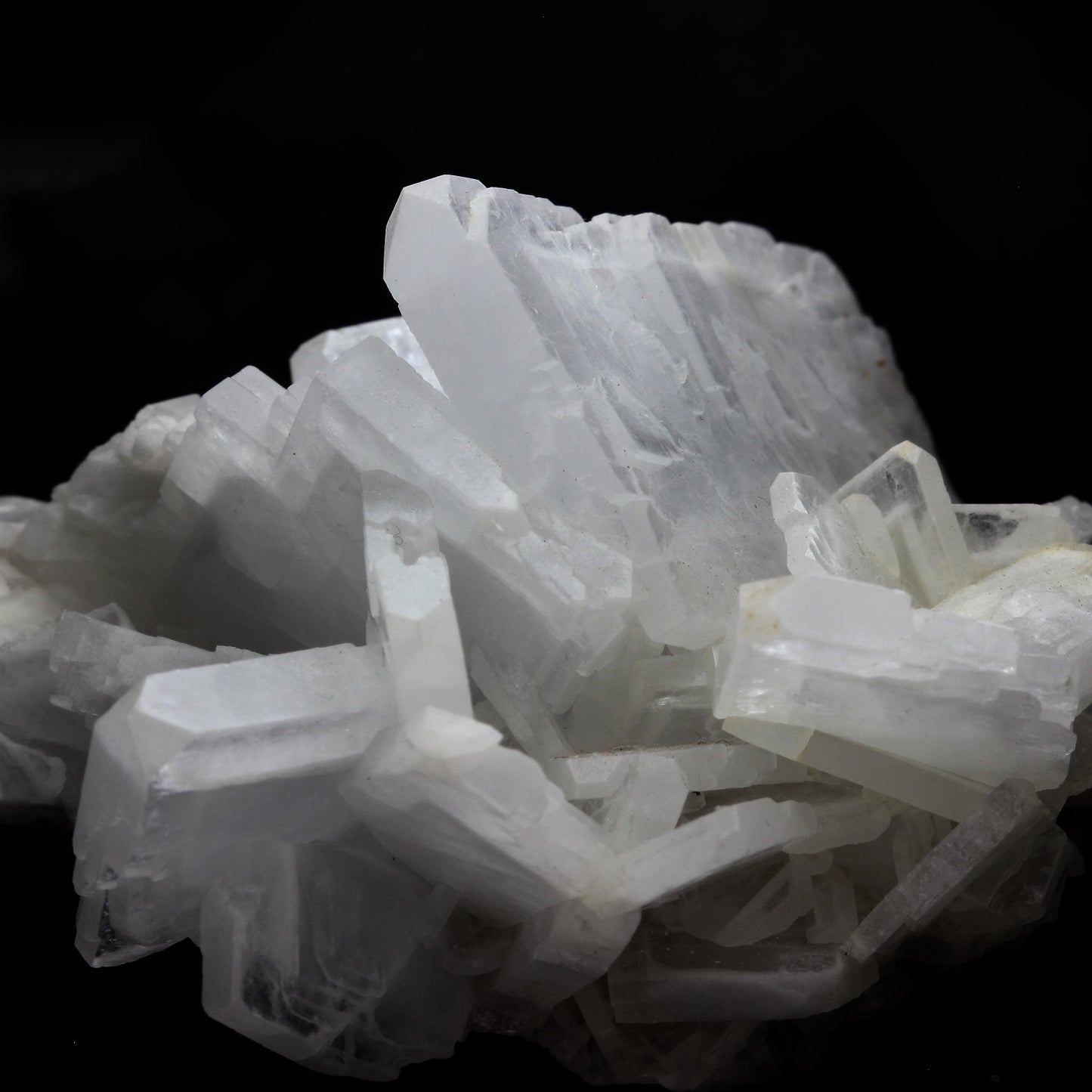 Baryte. 427.0 carats. Baryte occurrence, La Mure, Isère, Auvergne-Rhône-Alpes, France