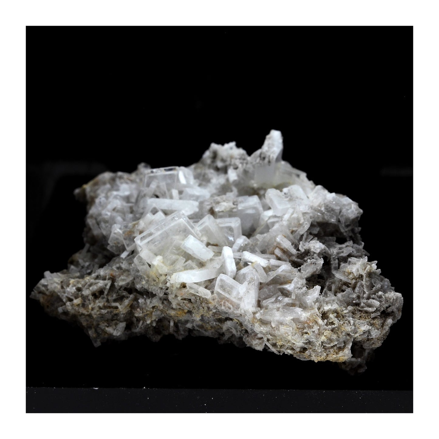 Baryte. 426.8 carats. Baryte occurrence, La Mure, Isère, Auvergne-Rhône-Alpes, France