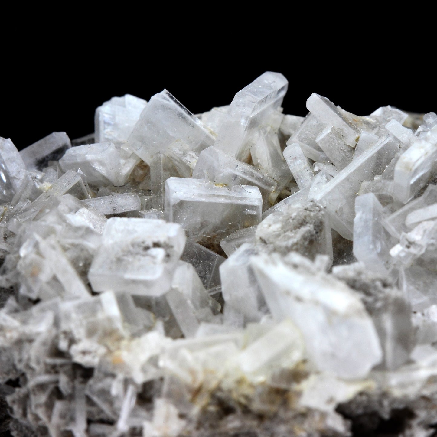 Baryte. 426.8 carats. Baryte occurrence, La Mure, Isère, Auvergne-Rhône-Alpes, France