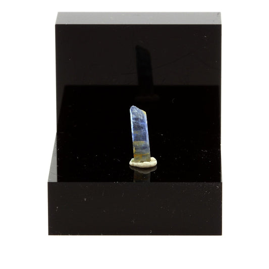 Cyanite Disthène. 0.80 carats. Pizzo Forno, Ticino, Suisse