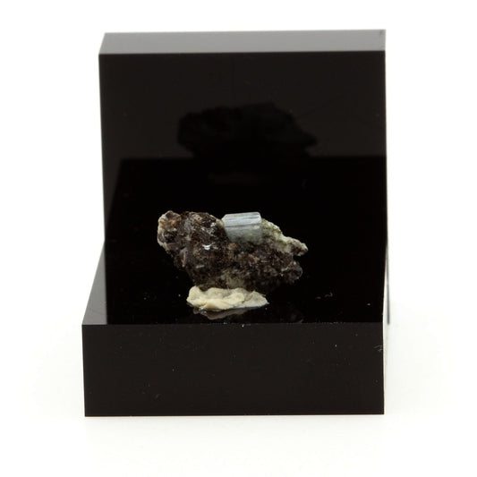 Cyanite Disthène. 2.47 carats. Pizzo Forno, Ticino, Suisse