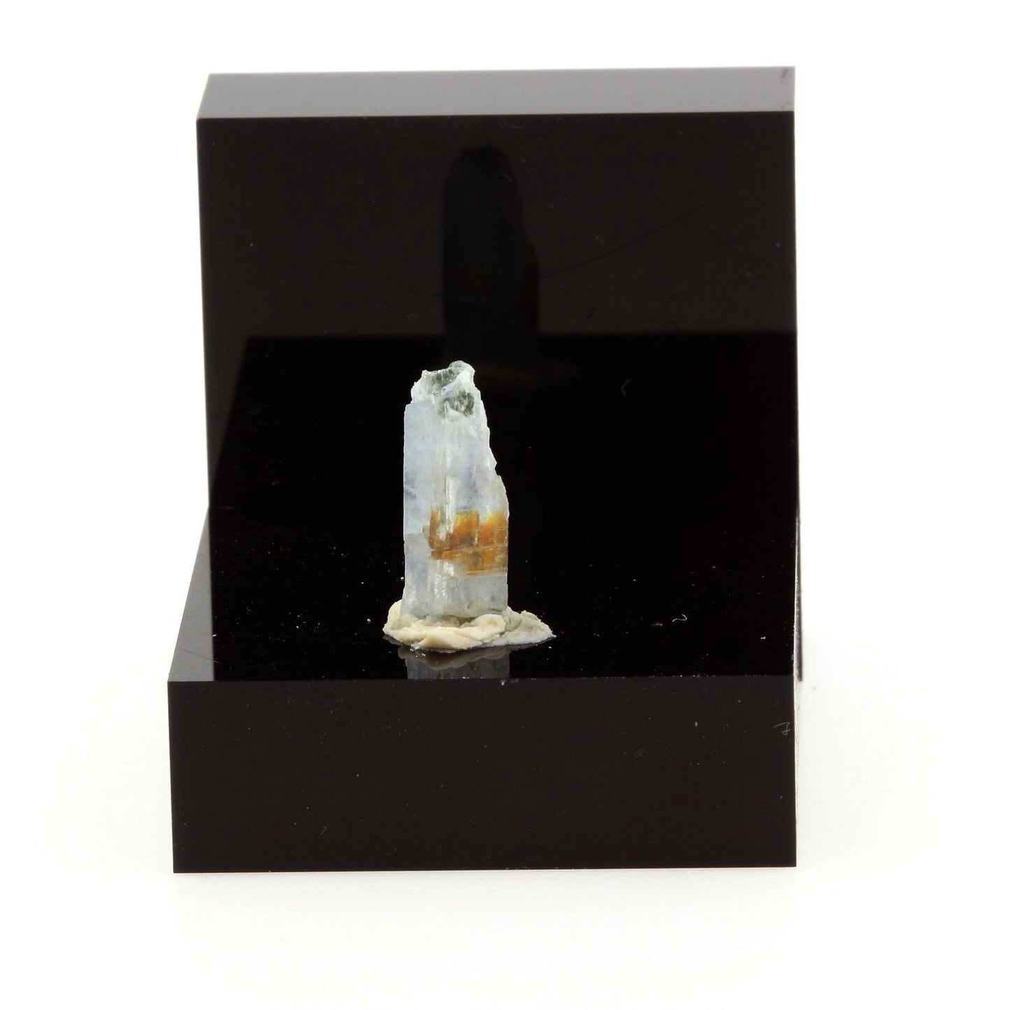 Cyanite Disthène. 2.02 carats. Pizzo Forno, Ticino, Suisse