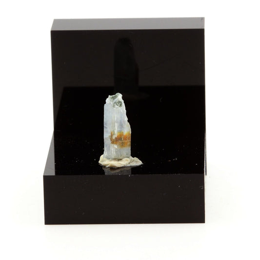 Cyanite Disthène. 2.02 carats. Pizzo Forno, Ticino, Suisse