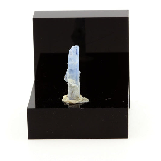 Cyanite Disthène. 1.90 carats. Pizzo Forno, Ticino, Suisse