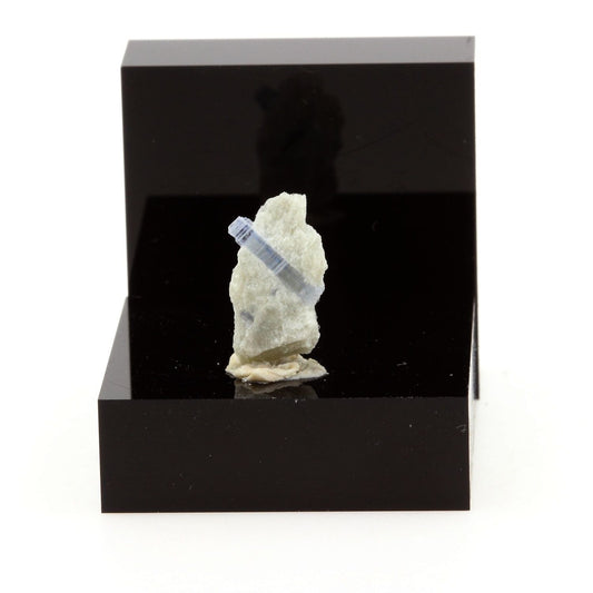 Cyanite Disthène. 2.16 carats. Pizzo Forno, Ticino, Suisse