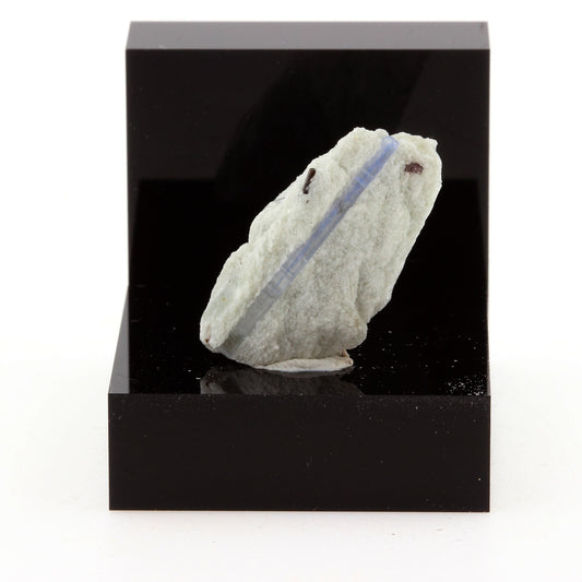 Cyanite Disthène. 8.49 carats. Pizzo Forno, Ticino, Suisse