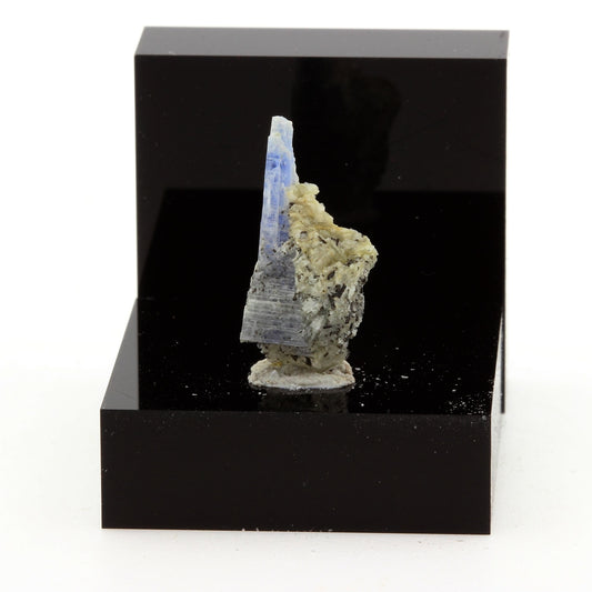 Cyanite Disthène. 4.15 carats. Pizzo Forno, Ticino, Suisse