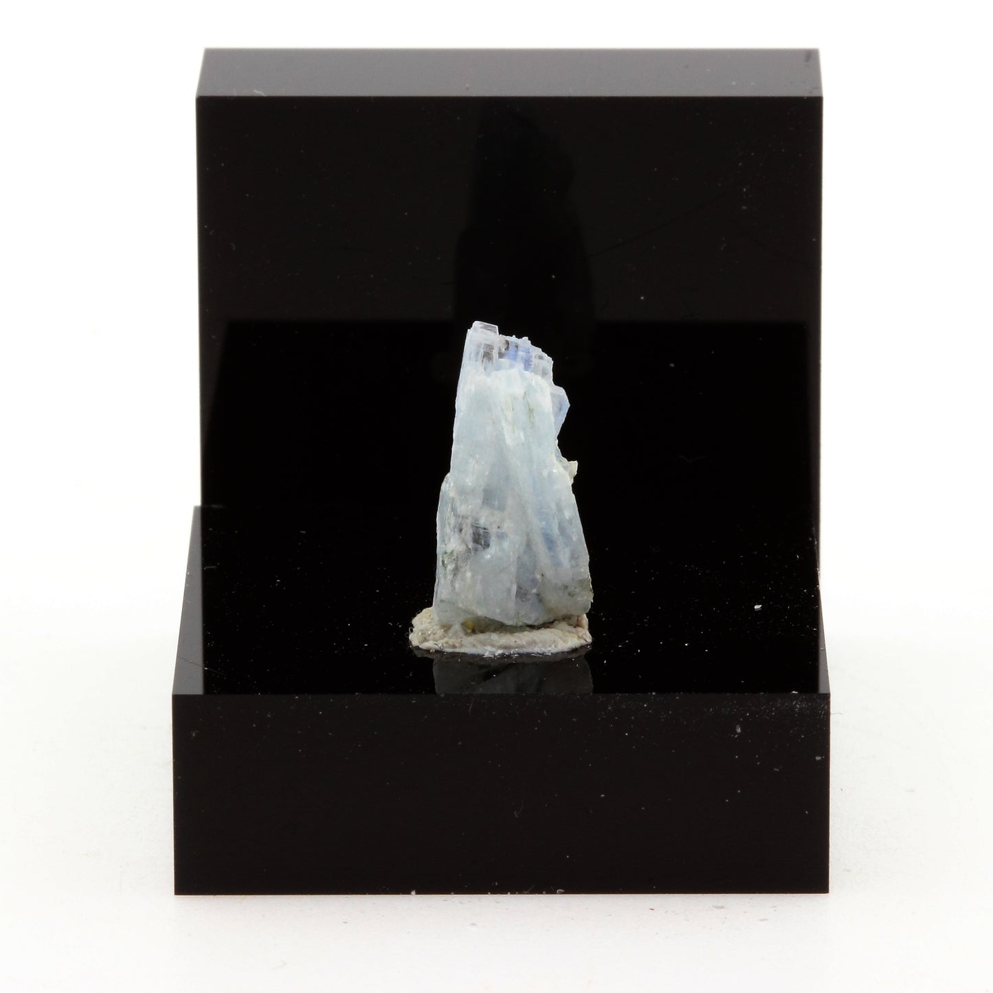 Cyanite Disthène. 4.31 carats. Pizzo Forno, Ticino, Suisse