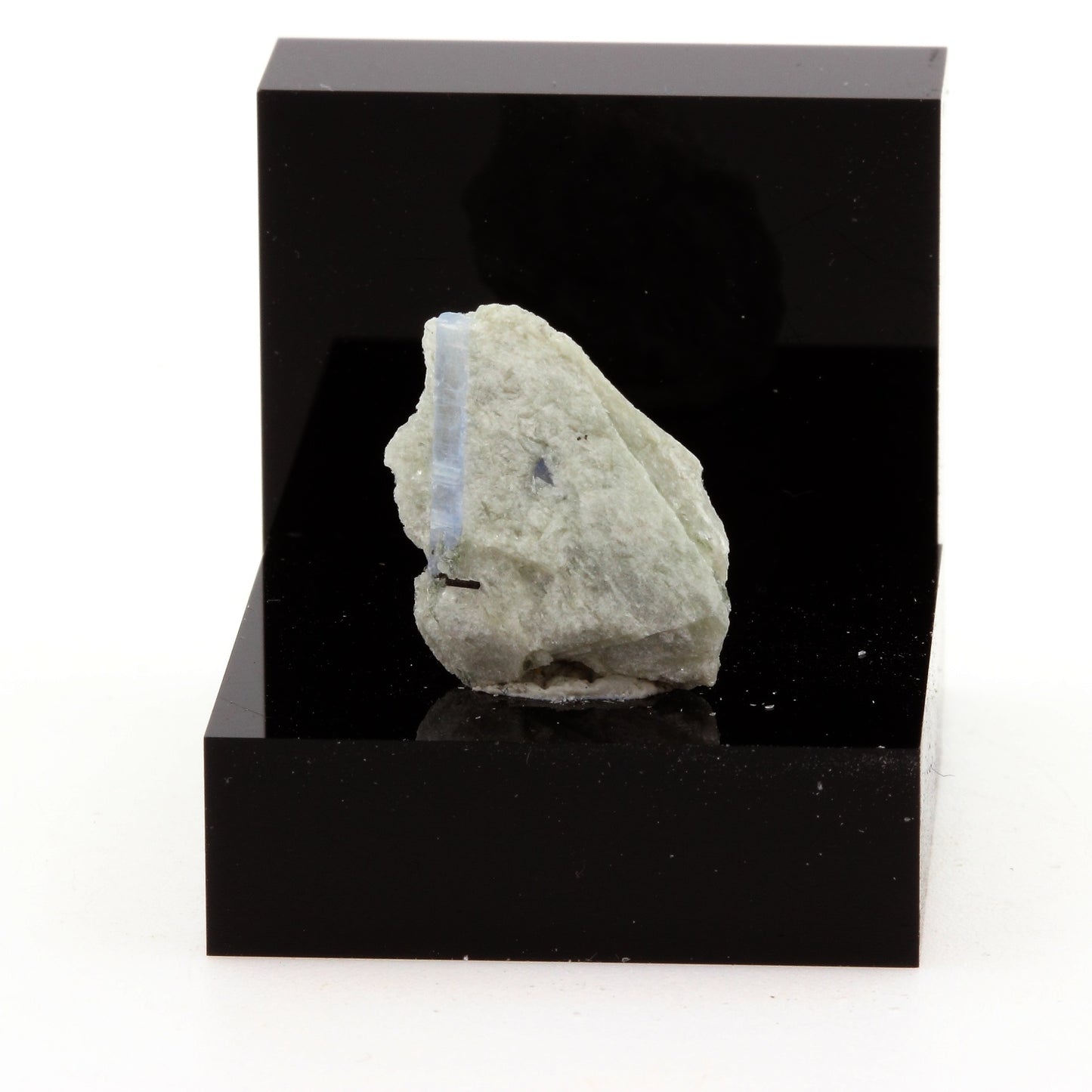 Cyanite Disthène. 6.08 carats. Pizzo Forno, Ticino, Suisse