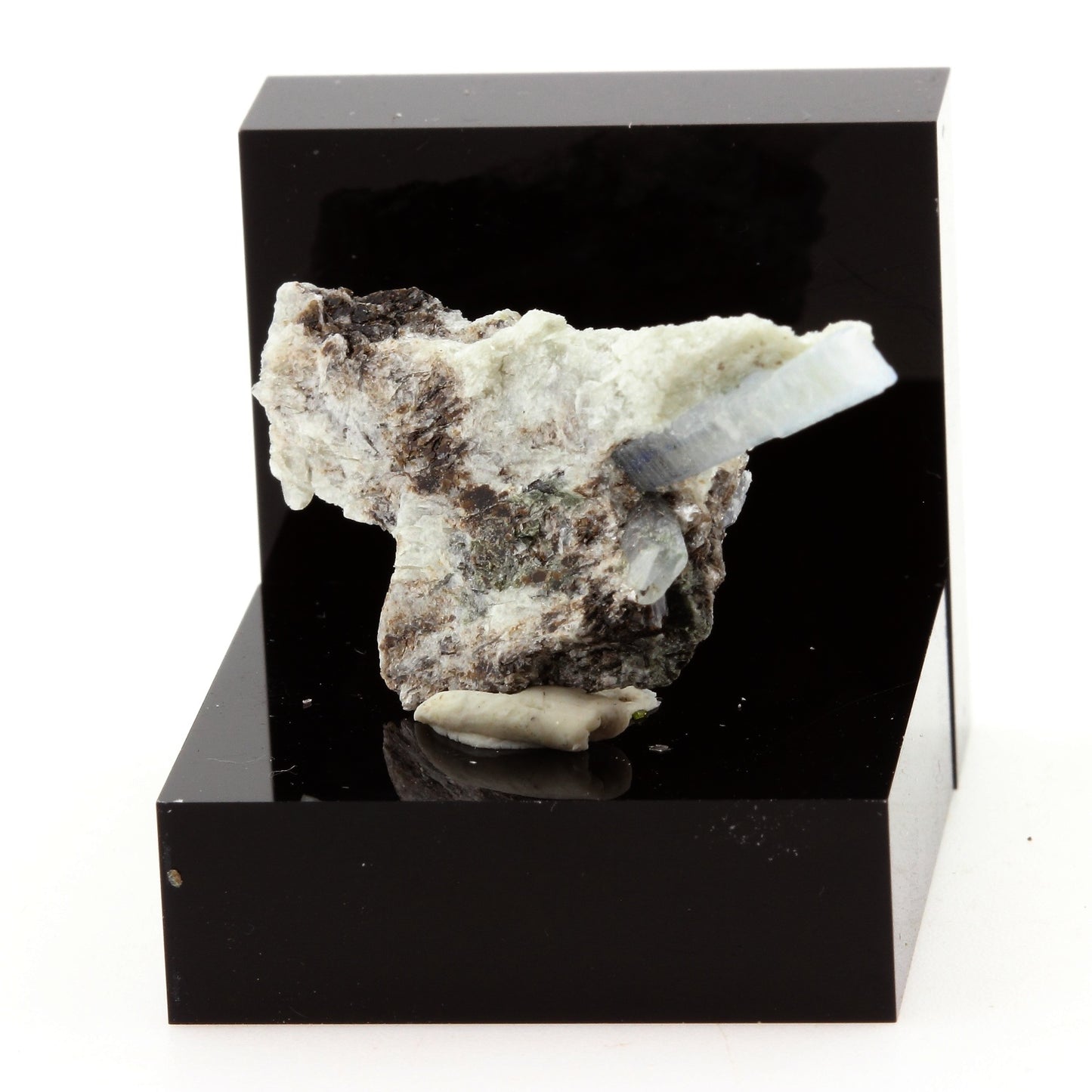 Cyanite Disthène. 14.48 carats. Pizzo Forno, Ticino, Suisse