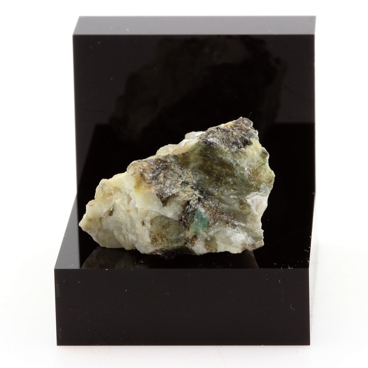 Emeraude, Quartz, Phlogopite. 42.41 carats. Itabira, Minas Gerais, Brésil