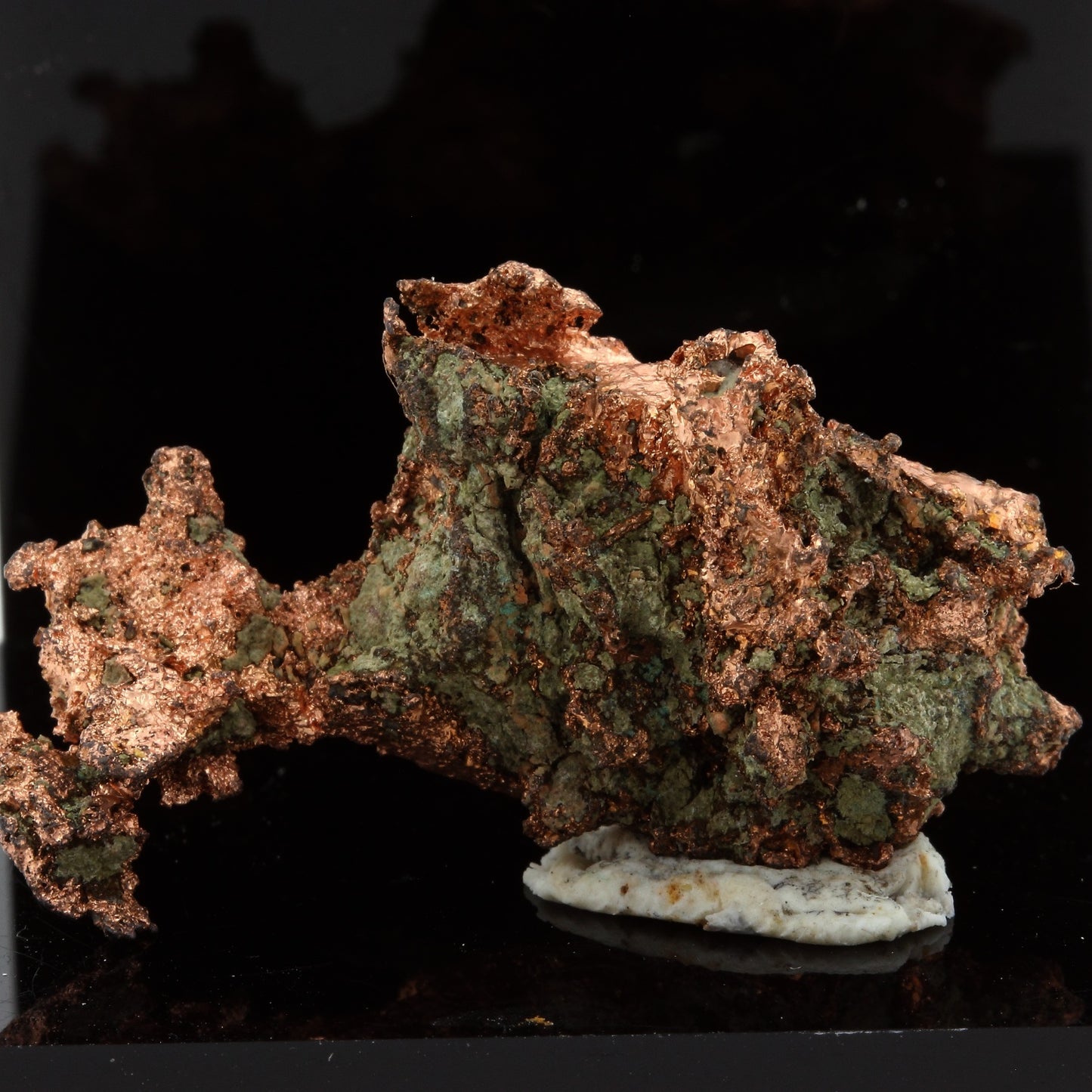 Cuivre natif. 51.34 carats. Keweenaw Co., Michigan, USA