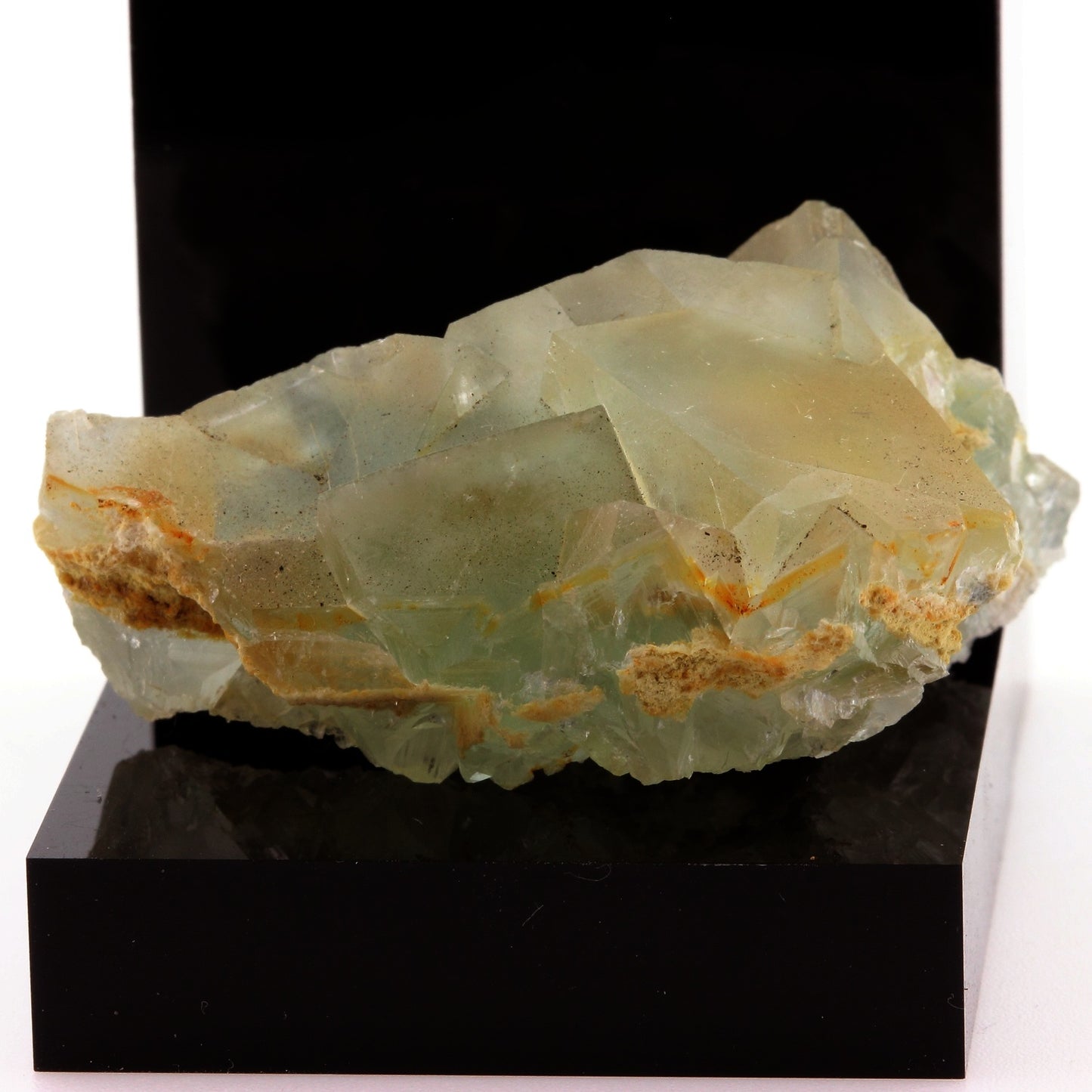 Fluorite. 175.3 carats. Xianghuapu Mine, Chenzhou Prefecture, Hunan Province, Chine