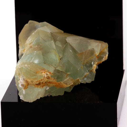 Fluorite. 175.3 carats. Xianghuapu Mine, Chenzhou Prefecture, Hunan Province, Chine