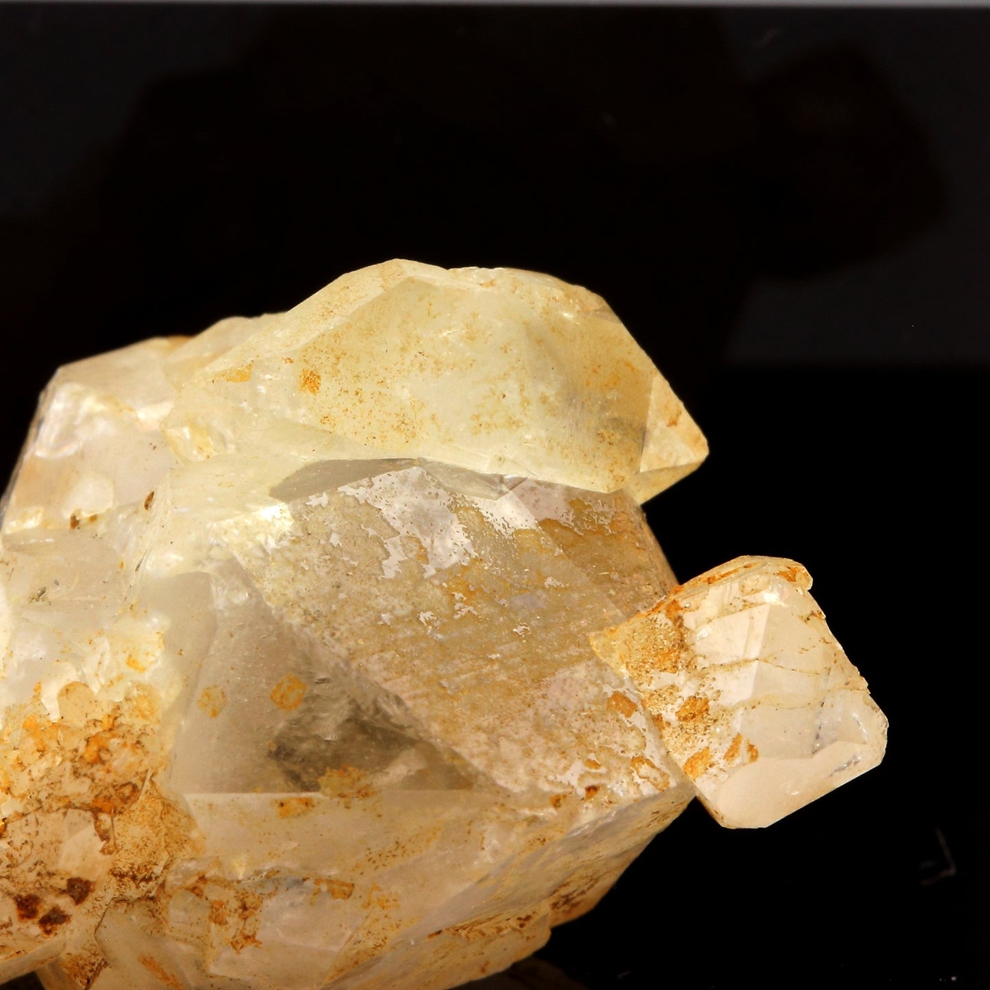 Fluorite + Quartz. 57.02 carats. Wallis (Valais), Suisse