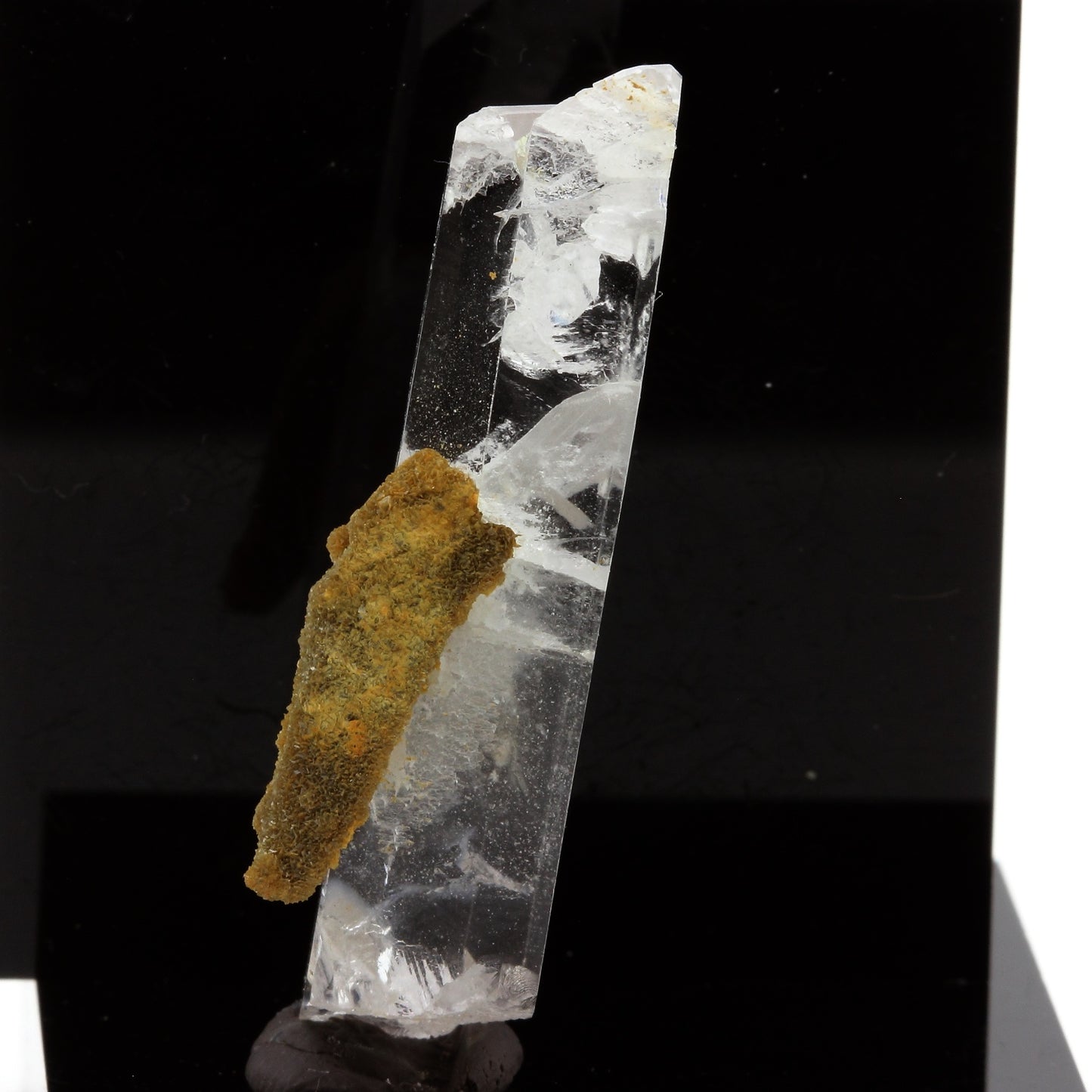 Baryte. 44.36 carats. Book Cliffs, Grand Junction, Colorado, USA