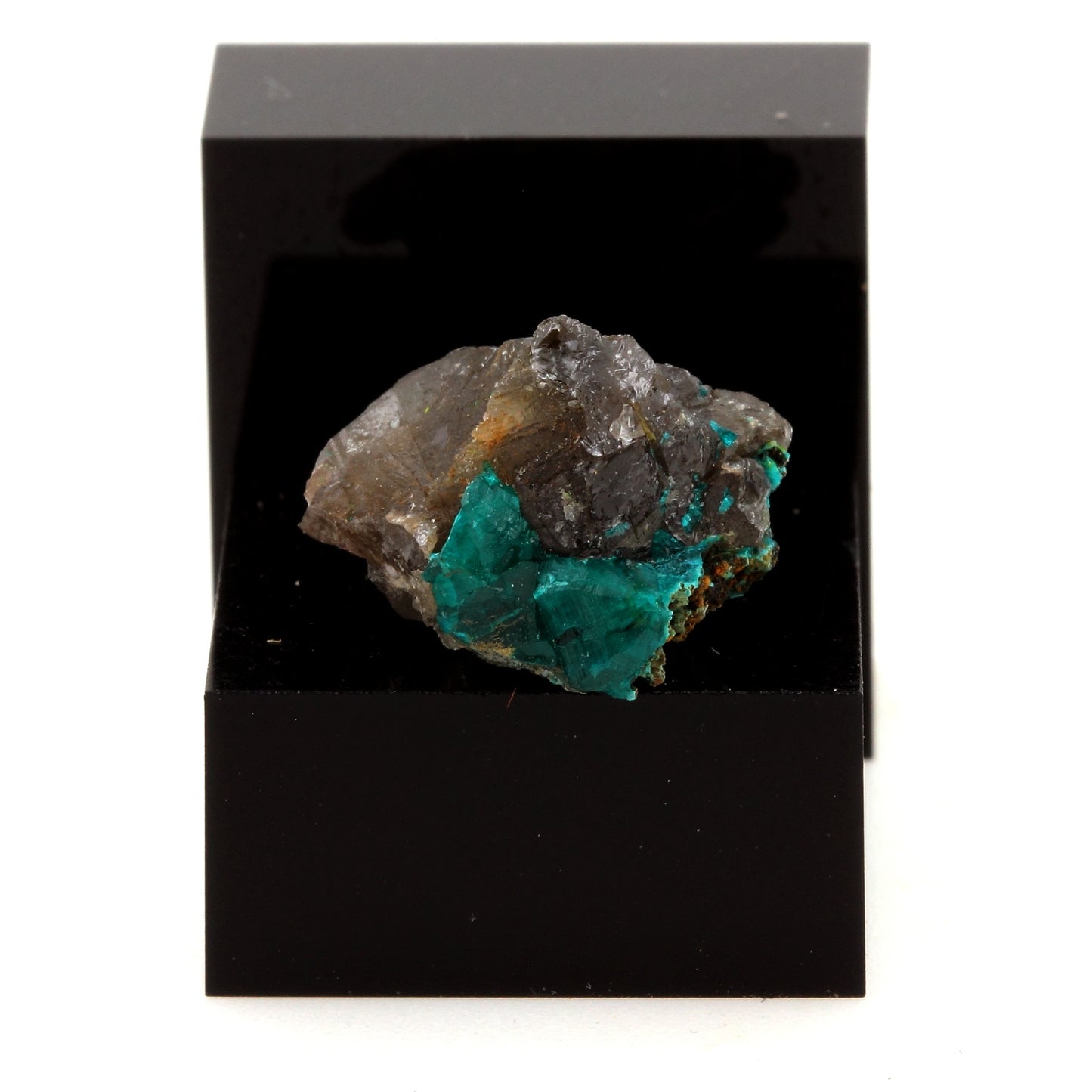 Dioptase, Cerusite. 17.06 carats. Tsumeb Mine, Otjikoto Region, Namibie