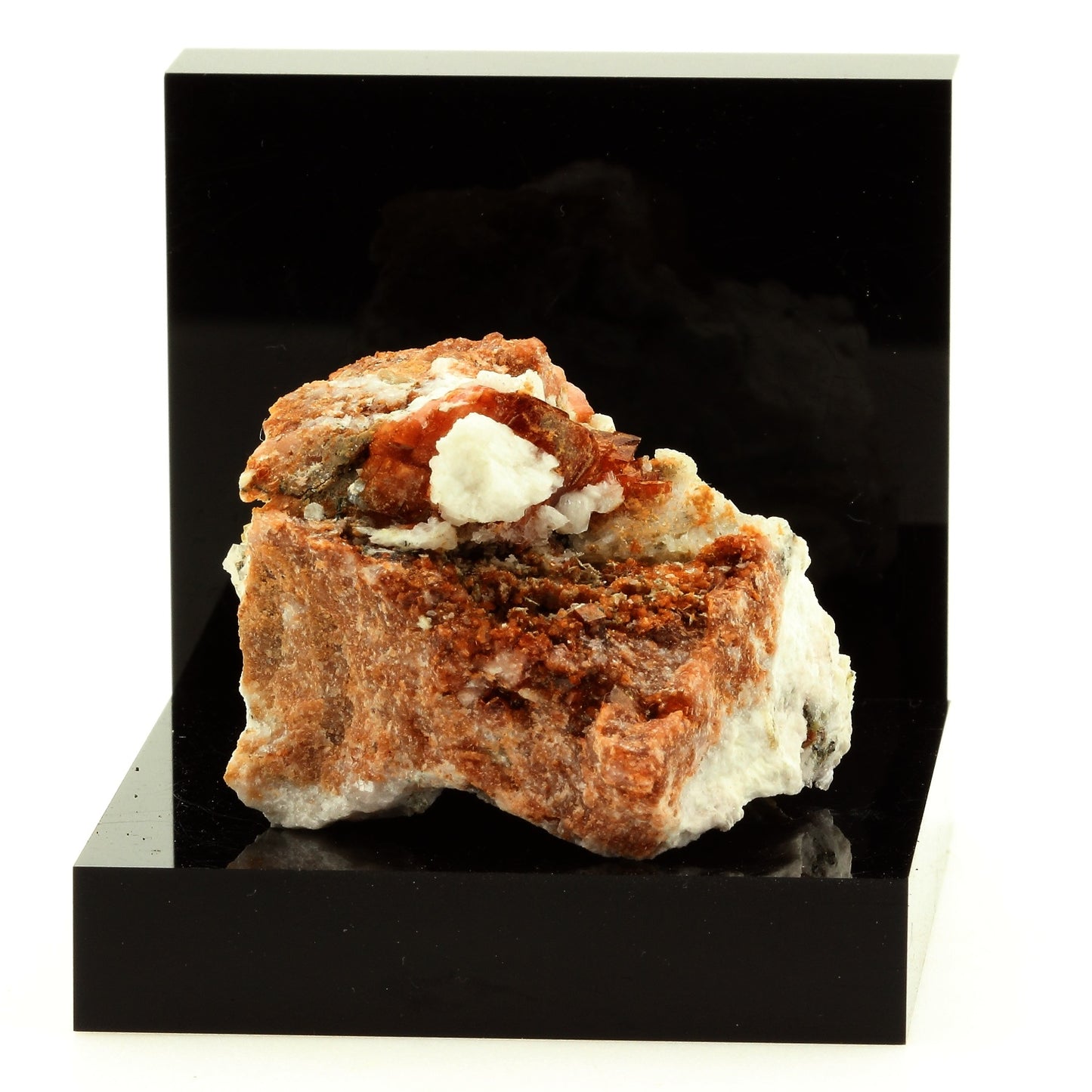 Rhodochrosite + Leifite, 188.5 carats, Mont Saint-Hilaire, La Vallée-du-Richelieu RCM, Montérégie, Québec, Canada