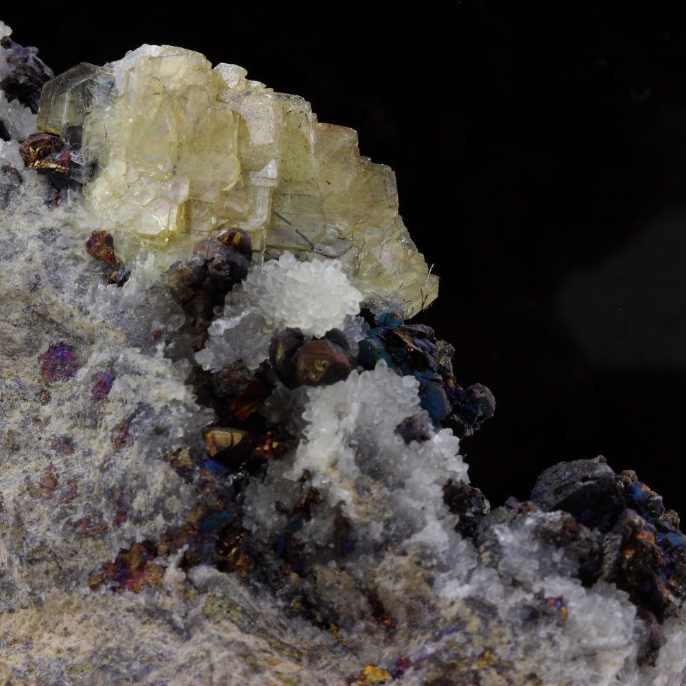 Baryte + Chalcopyrite. 1210.3 carats. Cavnic Mine, Maramureș Co., Roumanie