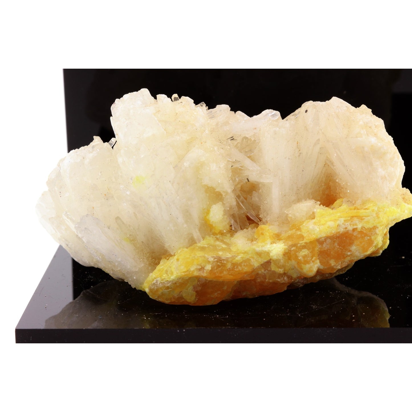 Celestine sur Soufre. 815.3 carats. Pologne