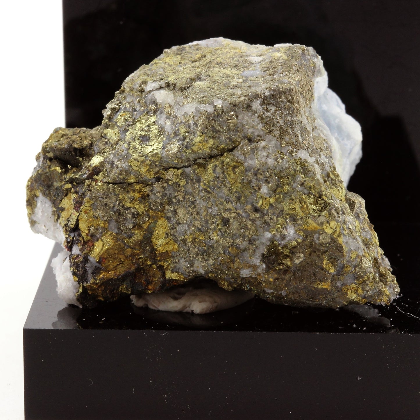 Chalcopyrite. 200.2 carats. Aveyron, Occitanie, France