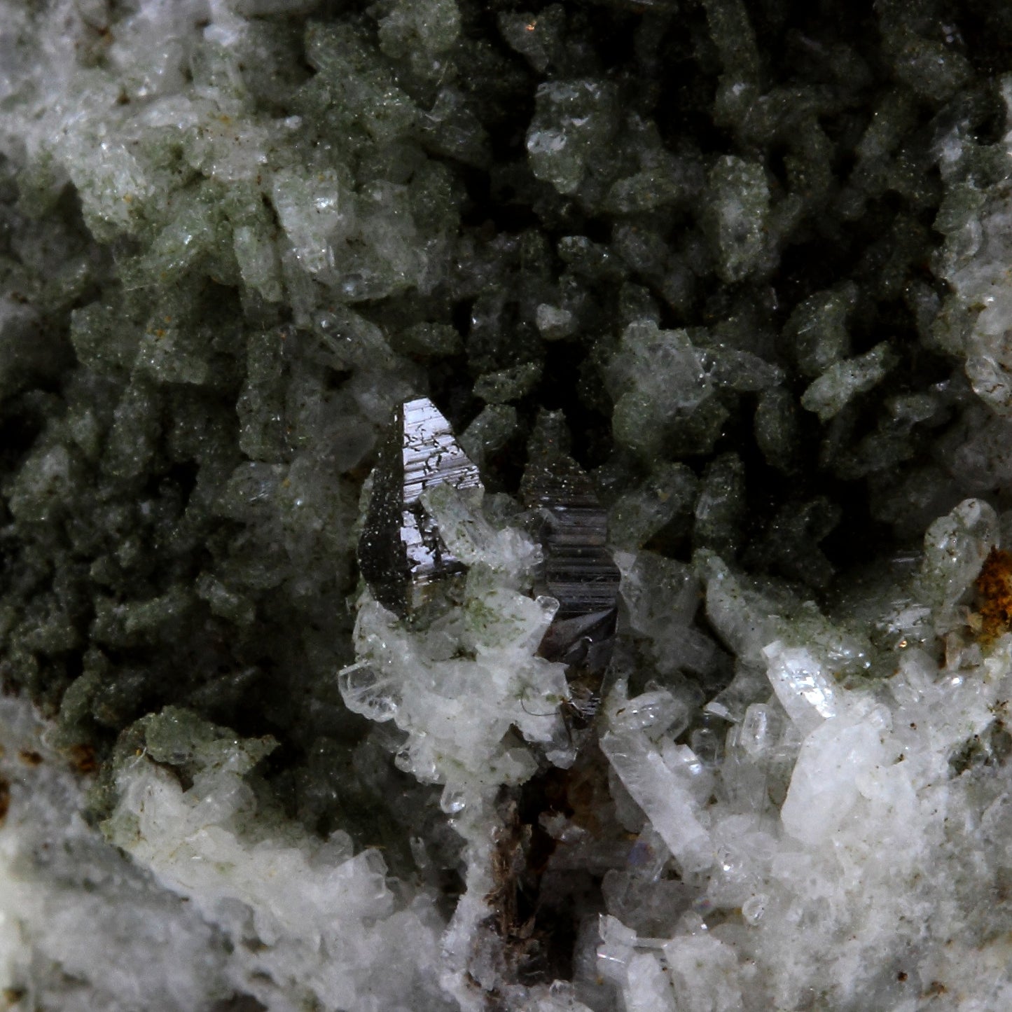 Anatase. 52.84 carats. Clavans, Bourg d'Oisans, France