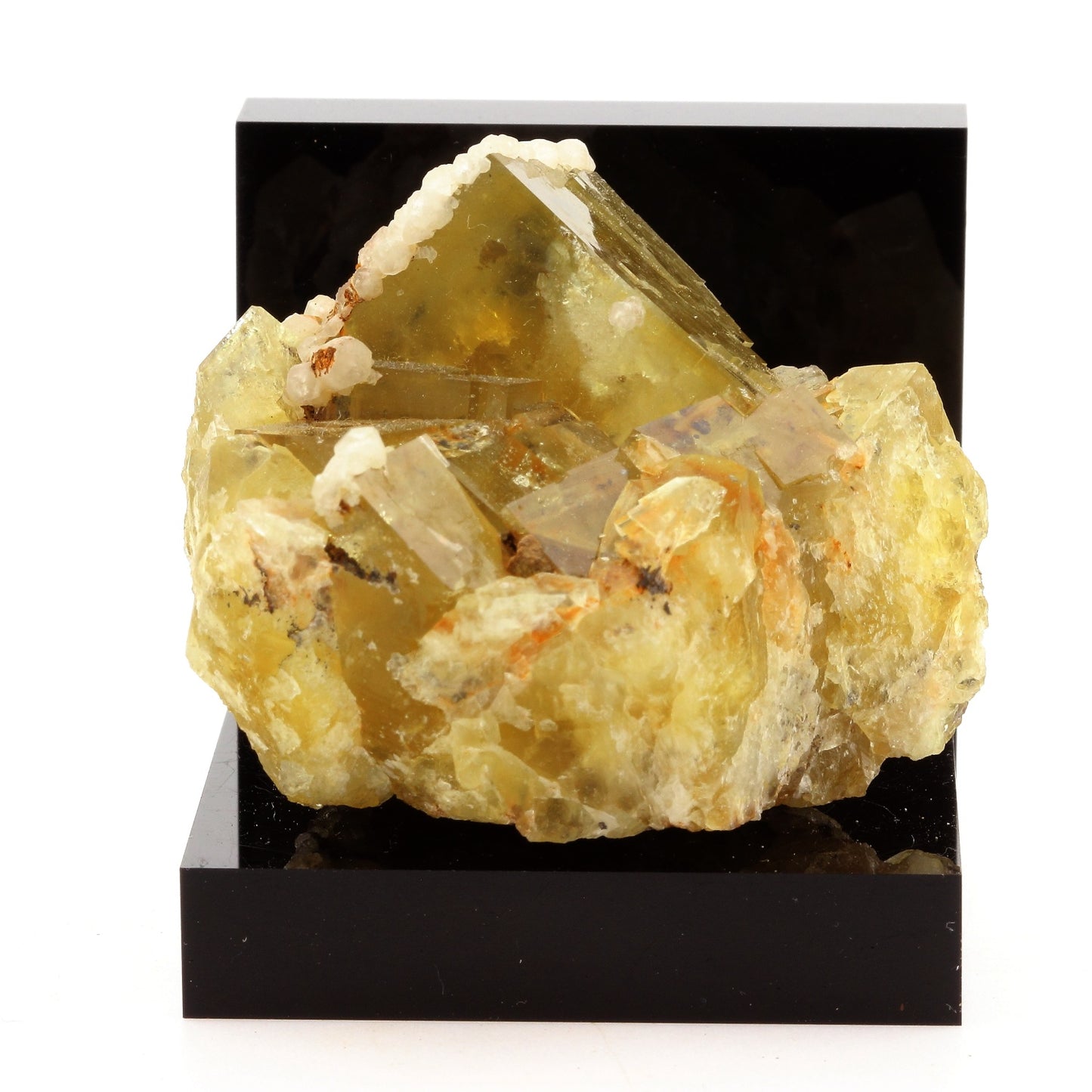 Fluorite, Calcite. 728.6 carats. Peyrebrune, Réalmont, Tarn, France
