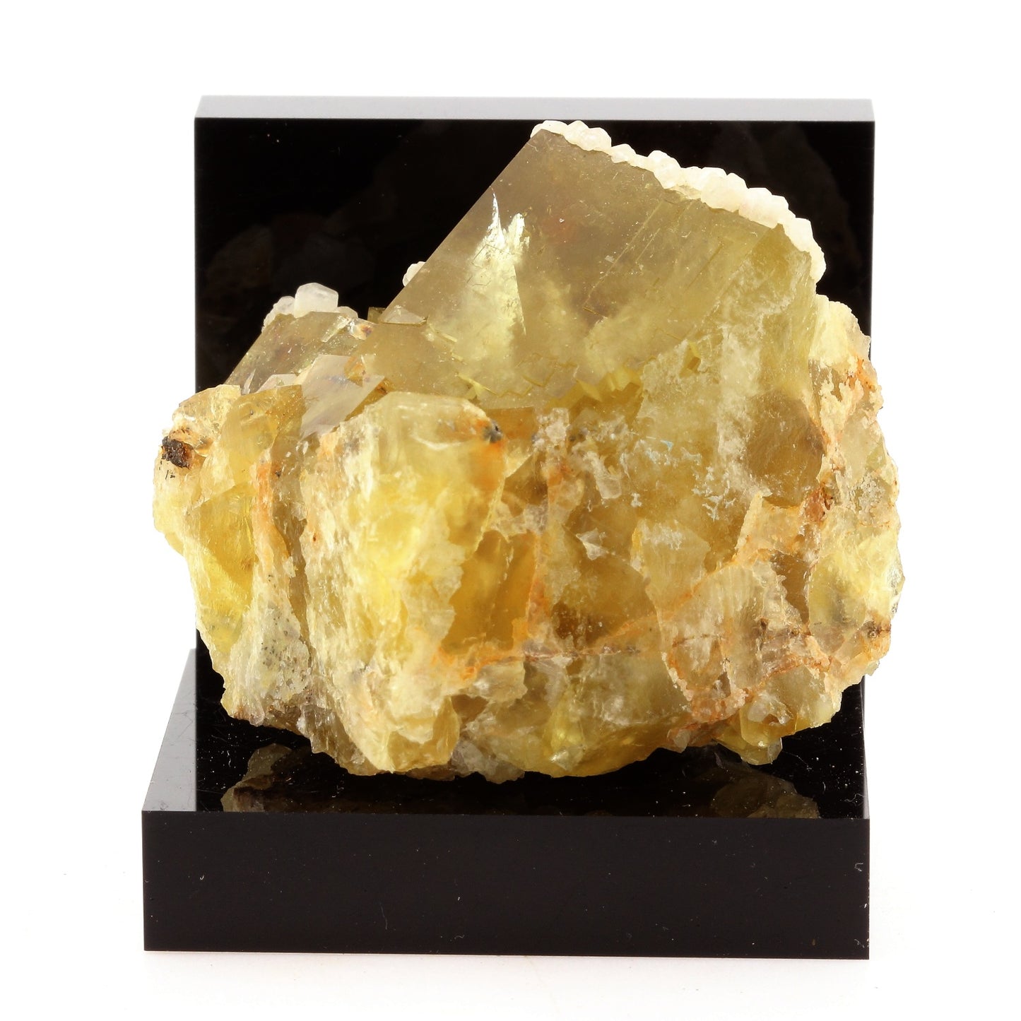 Fluorite, Calcite. 728.6 carats. Peyrebrune, Réalmont, Tarn, France