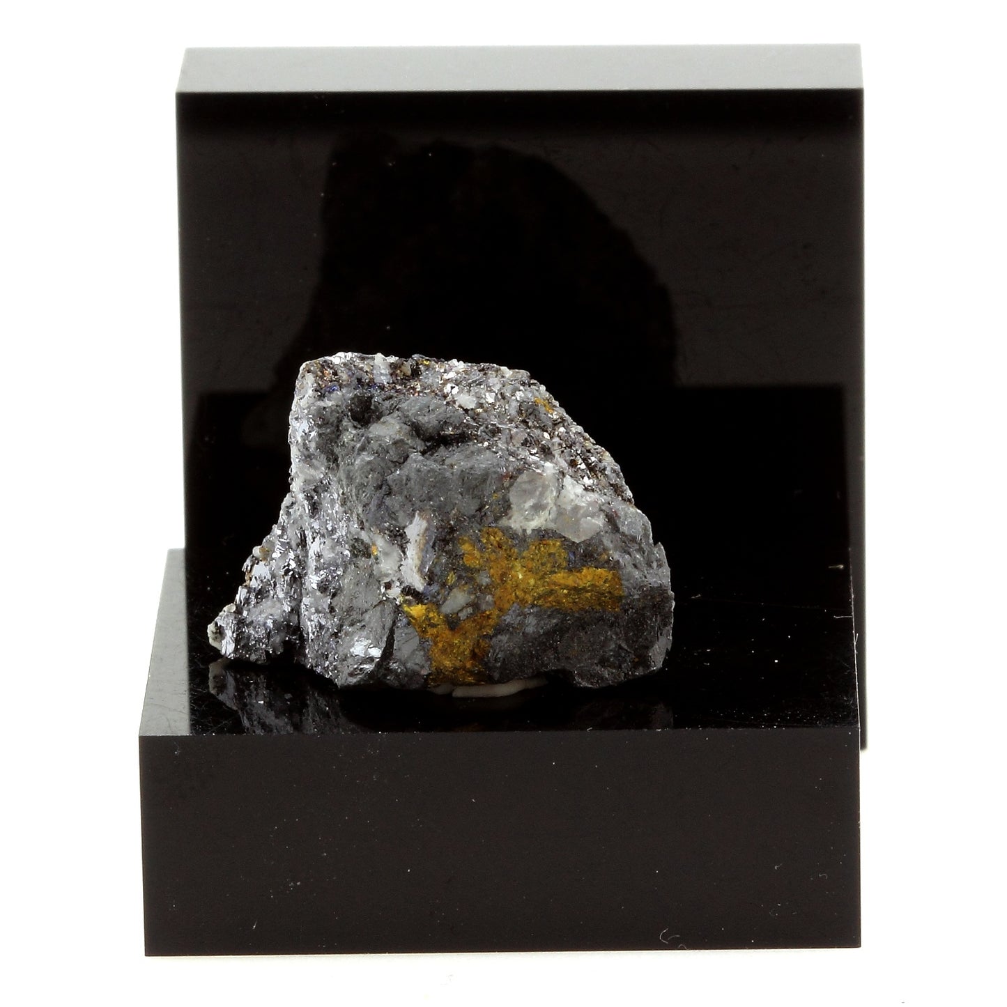 Chalcopyrite. 31.91 carats. Cavnic, Maramureș Co., Roumanie