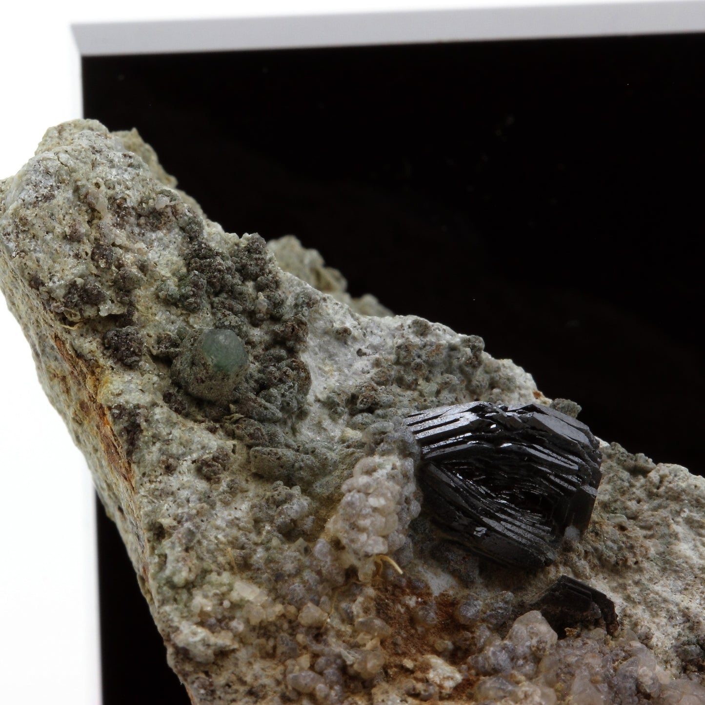 Quartz Chlorite + Hematite. 158.8 carats, Les Deux Alpes, Oisans, France