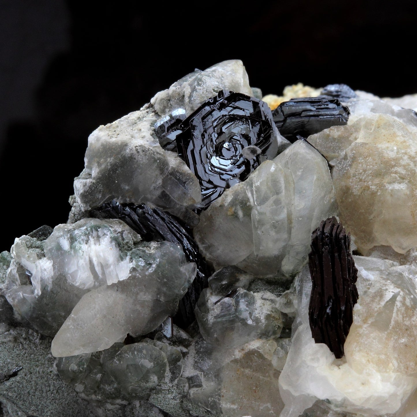 Quartz Chlorite + Hematite. 271.6 carats, Les Deux Alpes, Oisans, France