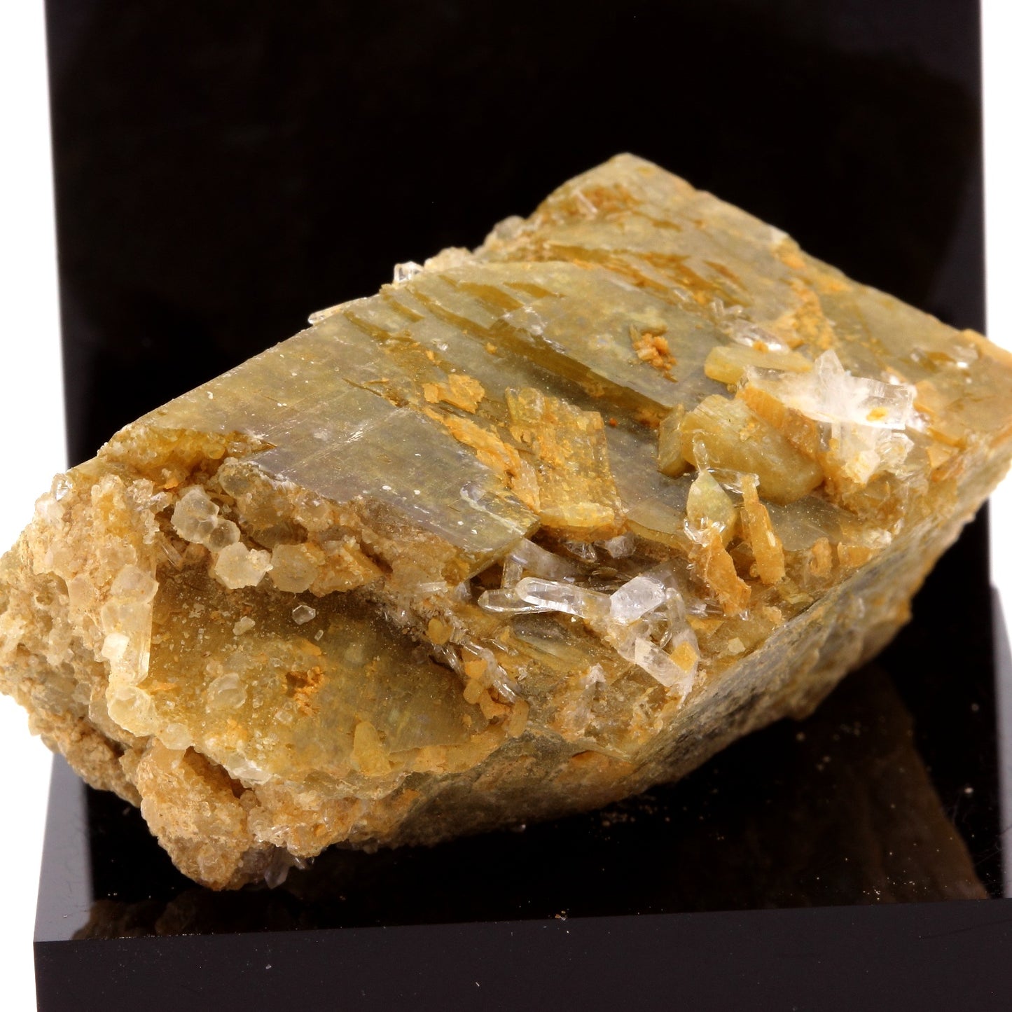 Siderite, Quartz, Calcite. 249.3 carats. Mésage Mine, Vizille, France