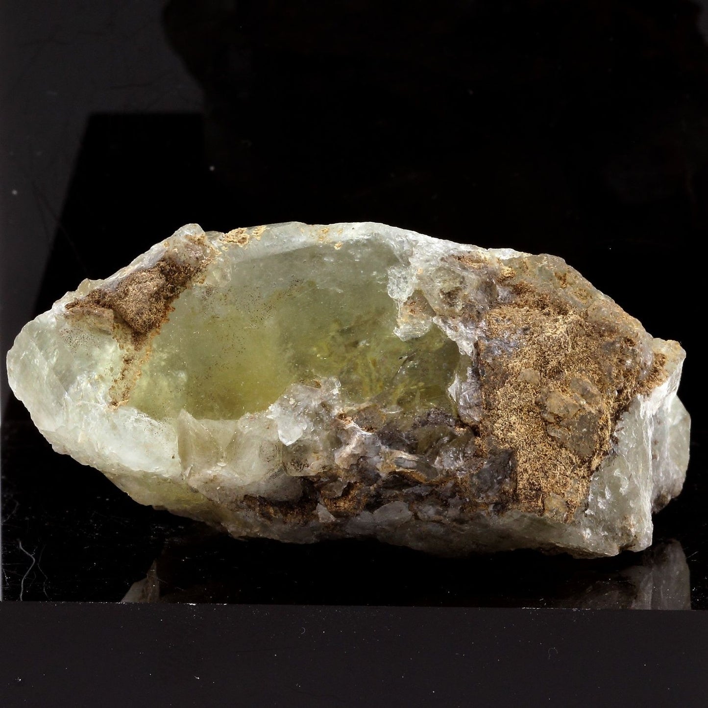 Datolite. 692.2 carats. Nikolaevskiy Mine, Dal'negorsk, Russie
