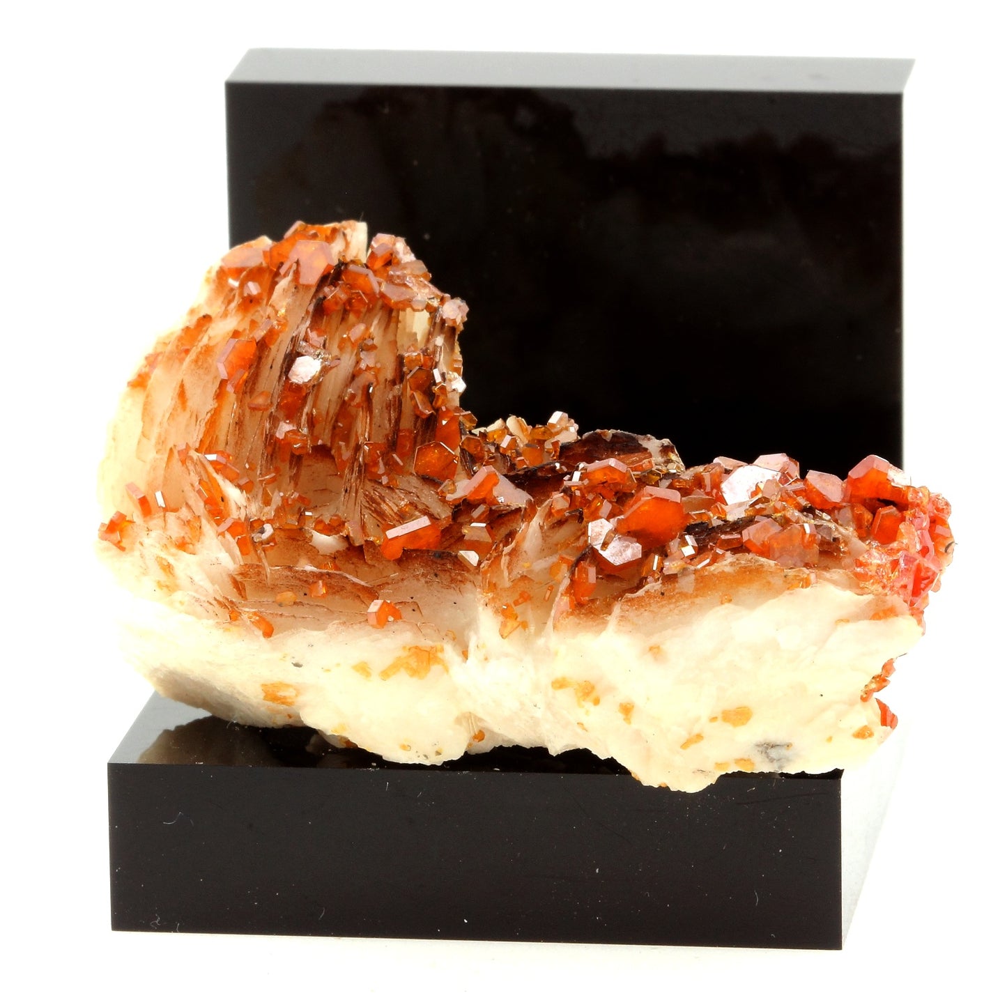 Vanadinite Baryte. 221.0 carats. Mibladen Mining District, Midelt, Maroc