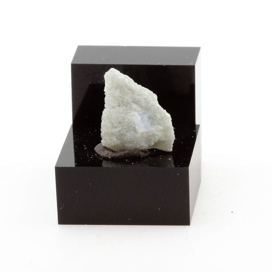 Cyanite Disthène. 2.2 carats. Pizzo Forno, Ticino, Suisse