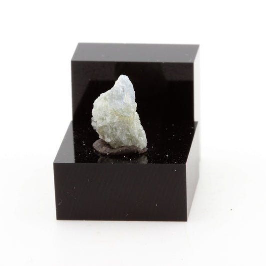 Cyanite Disthène. 2.3 carats. Pizzo Forno, Ticino, Suisse