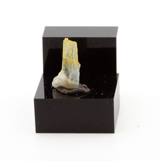 Cyanite Disthène. 1.8 carats. Pizzo Forno, Ticino, Suisse