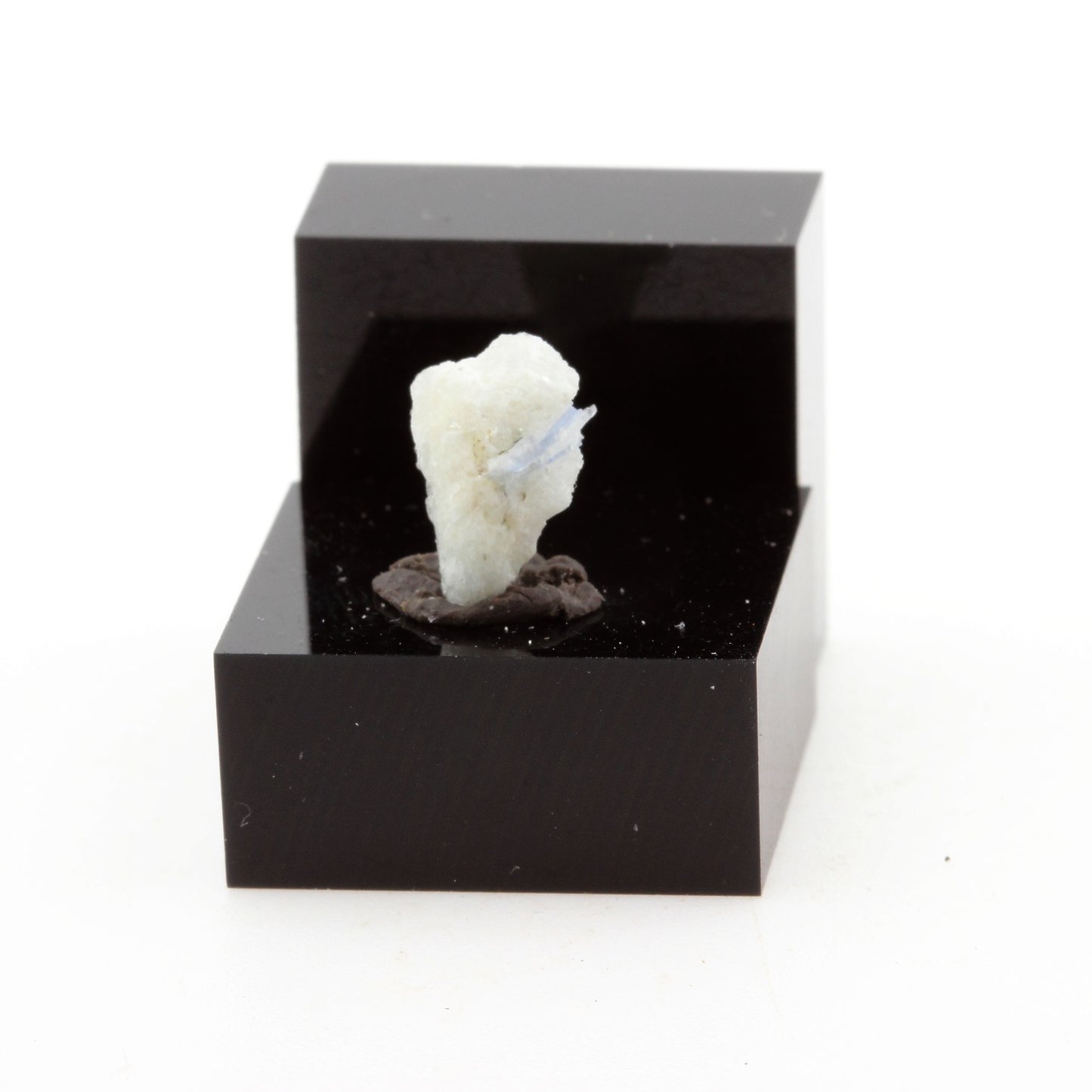 Cyanite Disthène. 1.4 carats. Pizzo Forno, Ticino, Suisse