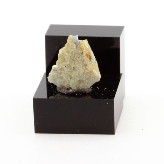 Cyanite Disthène. 2.21 carats. Pizzo Forno, Ticino, Suisse