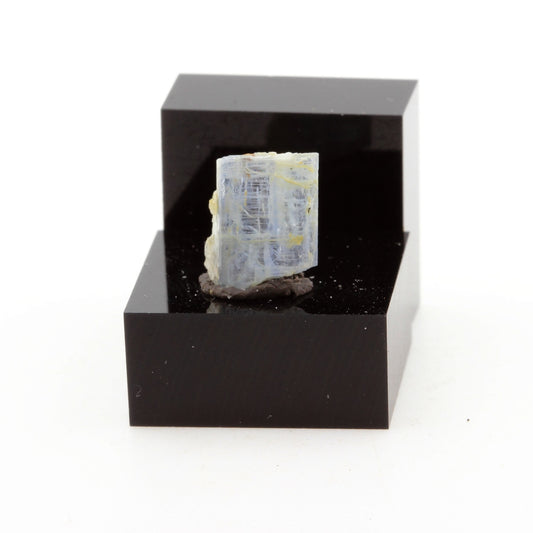 Cyanite Disthène. 2.4 carats. Pizzo Forno, Ticino, Suisse